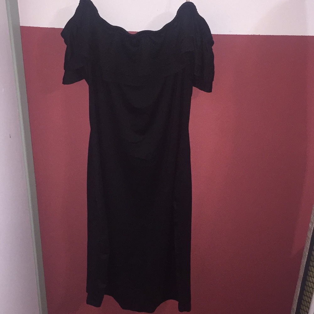 Off the shoulder Black Body con ruffled top dress